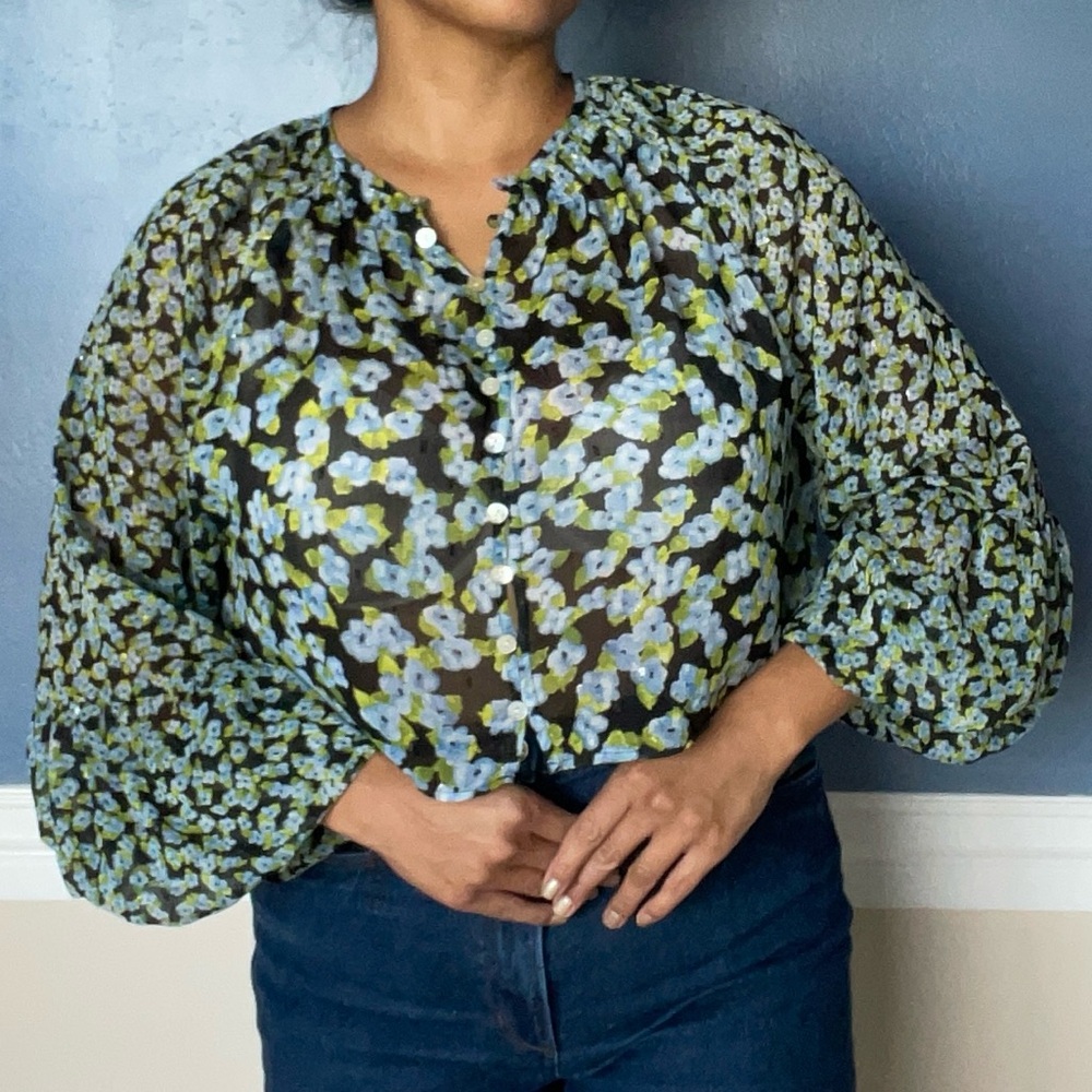 ZARA light blue floral print crop blouse. Size Medium.